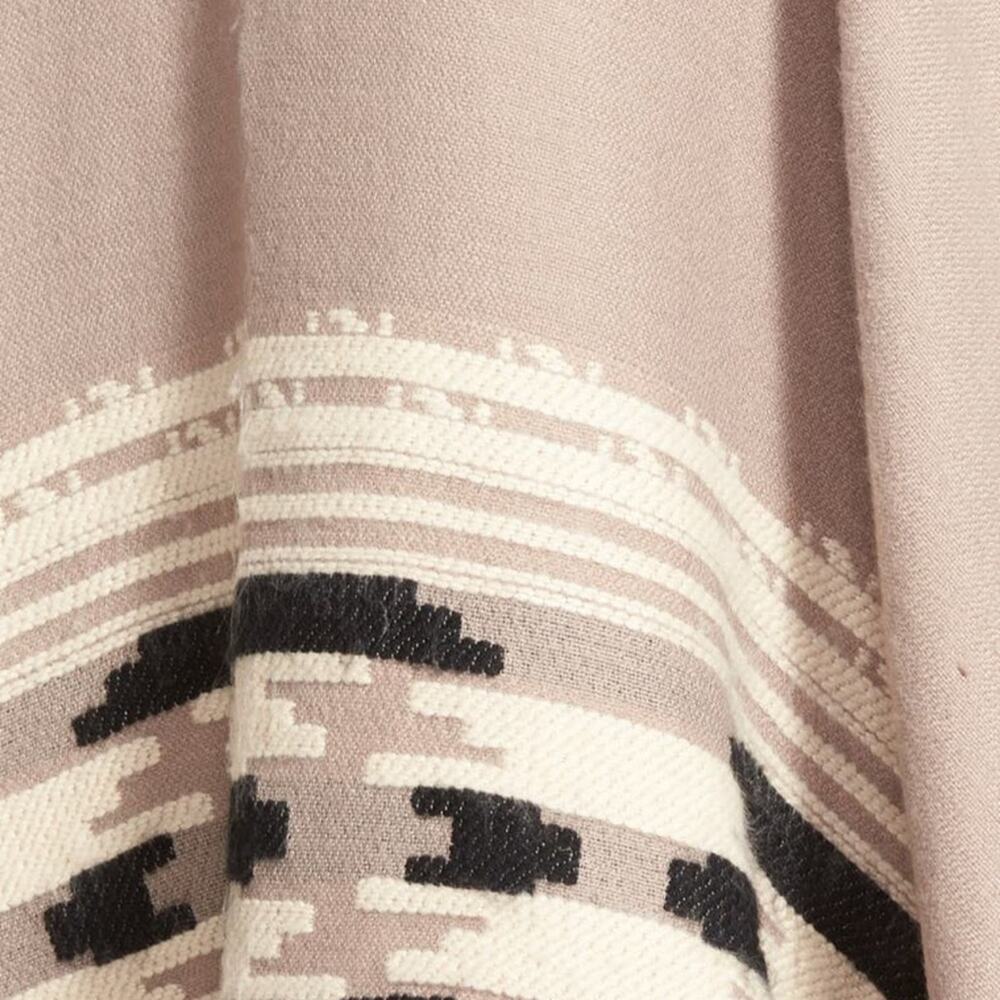 Vince Camuto Geometric Weave Taupe Cape/Poncho One Size - Picture 3 of 10